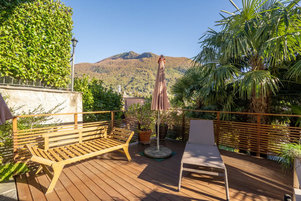 MEDITERRANE DOPPELHAUSHÄLFTE IN WOHNLAGE MIT SEEBLICK 10