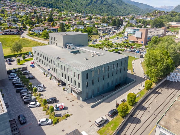 MODERNES BÜRO IN MANNO 13