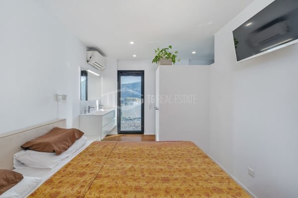 MODERNE VILLA MIT PANORAMABLICK UND EINER SEPARATEN WOHNUNG 3