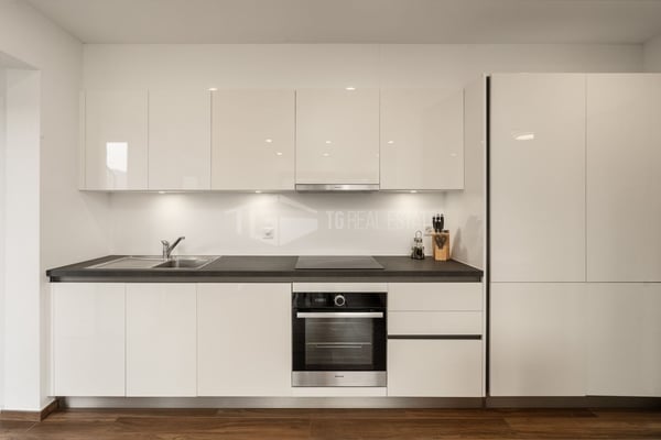 MODERNE VILLA MIT PANORAMABLICK UND EINER SEPARATEN WOHNUNG 7