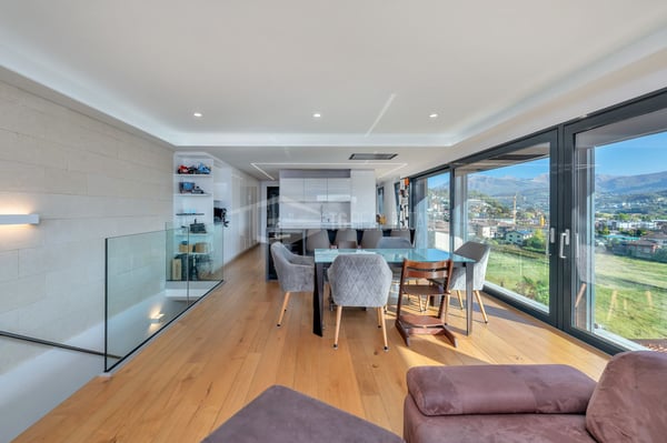 MODERNE VILLA MIT PANORAMABLICK UND EINER SEPARATEN WOHNUNG 9