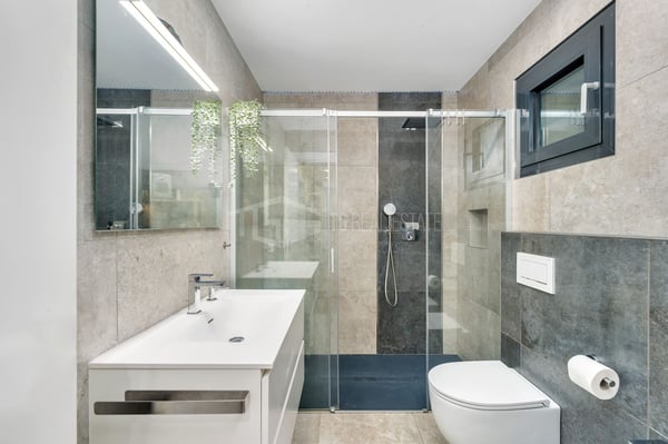 MODERNE VILLA MIT PANORAMABLICK UND EINER SEPARATEN WOHNUNG 2