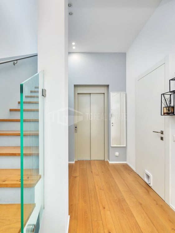 MODERNE VILLA MIT PANORAMABLICK UND EINER SEPARATEN WOHNUNG 5