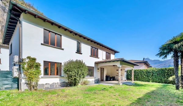 VILLA IM MEDITERRANEN STIL, NUR EINEN STEINWURF VOM SEE UND DEM FIGINO-PARK ENTFERNT 1