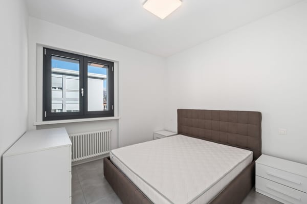 VOLLSTÄNDIG MÖBLIERTE 4,5-ZIMMER-DACHWOHNUNG 7