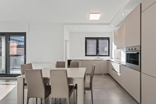 VOLLSTÄNDIG MÖBLIERTE 4,5-ZIMMER-DACHWOHNUNG 3