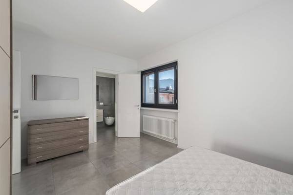 VOLLSTÄNDIG MÖBLIERTE 4,5-ZIMMER-DACHWOHNUNG 9