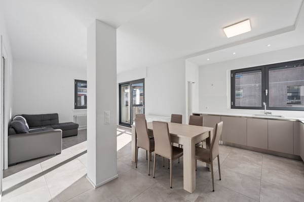 VOLLSTÄNDIG MÖBLIERTE 4,5-ZIMMER-DACHWOHNUNG 4