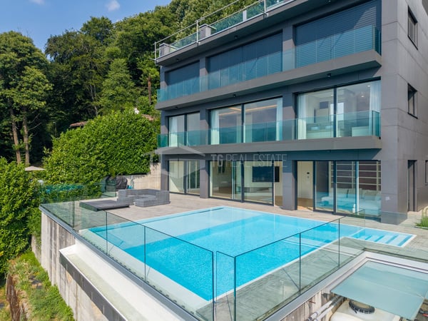 PRESTIGIOSO DUPLEX CON VISTA LAGO E PISCINA 2