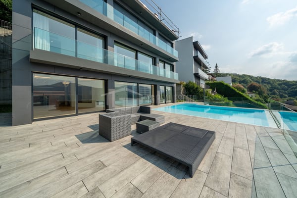 PRESTIGIOSO DUPLEX CON VISTA LAGO E PISCINA 18