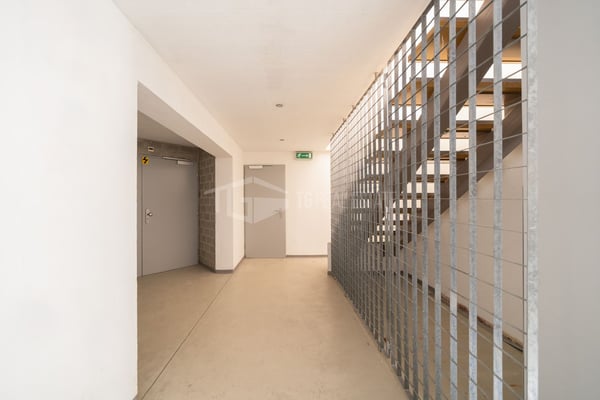 AMPI SPAZI COMMERCIALI E UFFICI 20