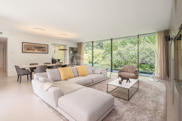 ELEGANTE MODERNE VILLA IM GRÜNEN 8