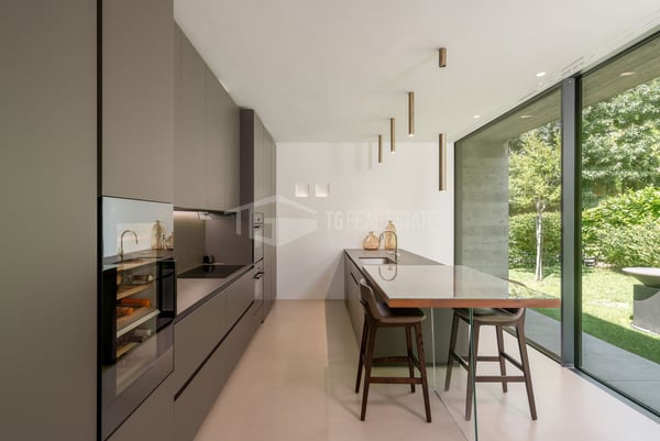 ELEGANTE MODERNE VILLA IM GRÜNEN 11