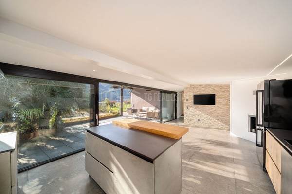 ACCOGLIENTE CASA CON GIARDINO E VISTA LAGO 6
