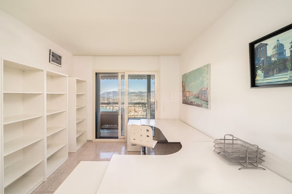 DUPLEX MIT GARTEN UND PANORAMABLICK AUF DEN SEE 14