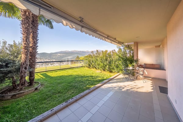 DUPLEX MIT GARTEN UND PANORAMABLICK AUF DEN SEE 24