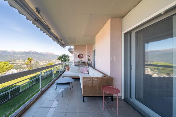DUPLEX MIT GARTEN UND PANORAMABLICK AUF DEN SEE 20