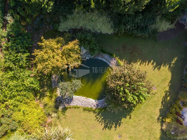 LUSSUOSA VILLA CON PISCINA E GIARDINO VICINO ALLA TASIS 31