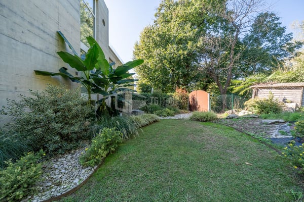 LUSSUOSA VILLA CON PISCINA E GIARDINO VICINO ALLA TASIS 37