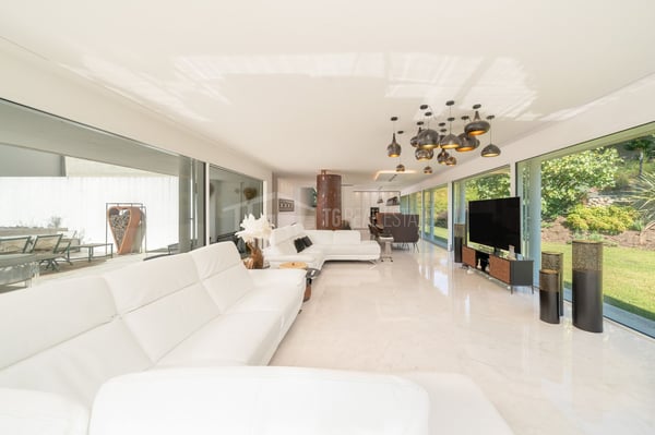 LUSSUOSA VILLA CON PISCINA E GIARDINO VICINO ALLA TASIS 5