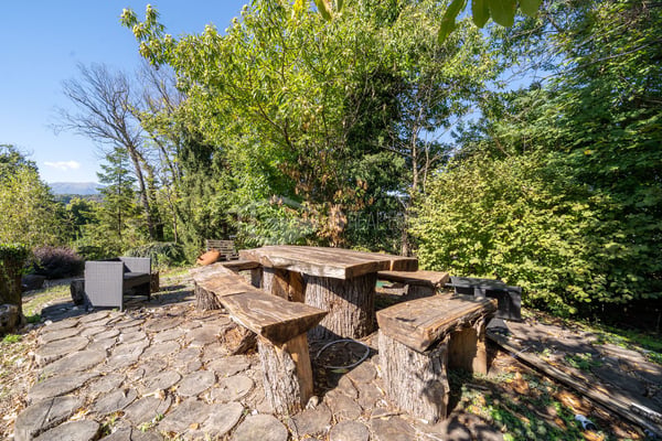 LUSSUOSA VILLA CON PISCINA E GIARDINO VICINO ALLA TASIS 36