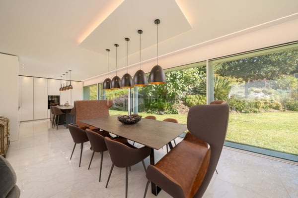 LUSSUOSA VILLA CON PISCINA E GIARDINO VICINO ALLA TASIS 6