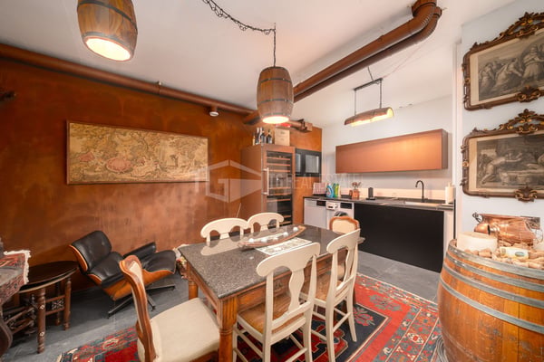 LUSSUOSA VILLA CON PISCINA E GIARDINO VICINO ALLA TASIS 26