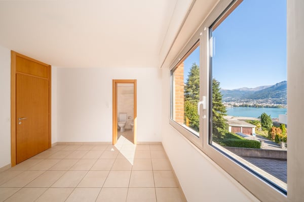 HELLES 4.5-ZIMMER-APARTMENT MIT BLICK AUF DEN SEE IN PARADISO 6