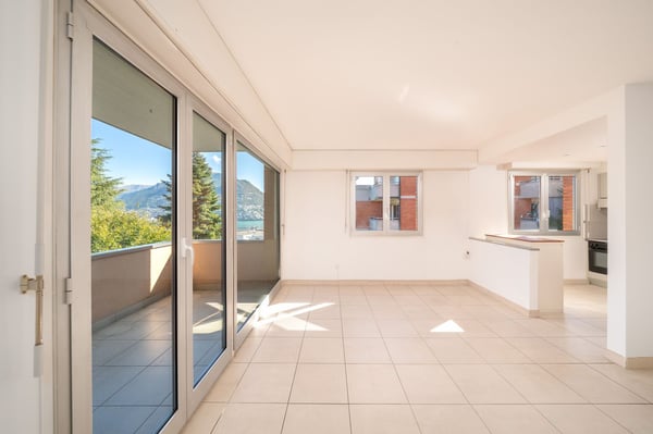 HELLES 4.5-ZIMMER-APARTMENT MIT BLICK AUF DEN SEE IN PARADISO 3