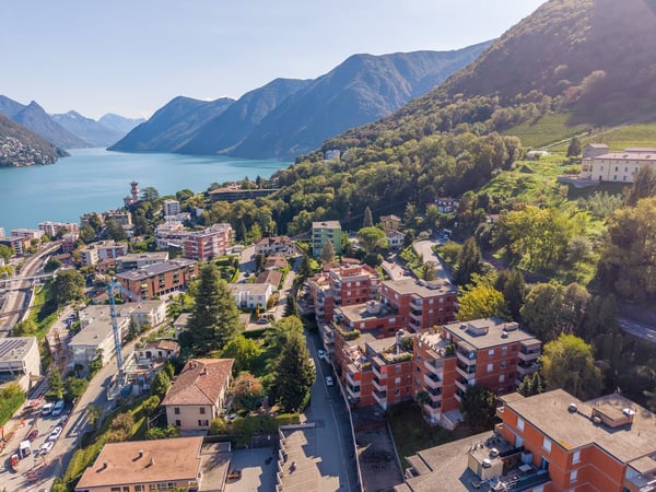 HELLES 4.5-ZIMMER-APARTMENT MIT BLICK AUF DEN SEE IN PARADISO 1