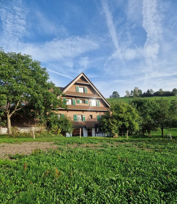 Charmante 2-Zimmer-Dachwohnung im Bauernhaus 1
