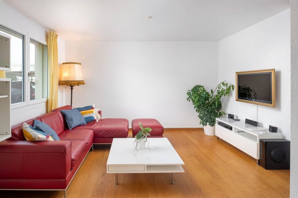 Freistehendes, grosses Einfamilienhaus mit vielen Möglichkeiten 2