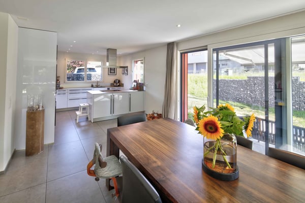 Grosse, exklusive 5.5 Zimmer-Gartenwohnung mit viel Umschwung 7