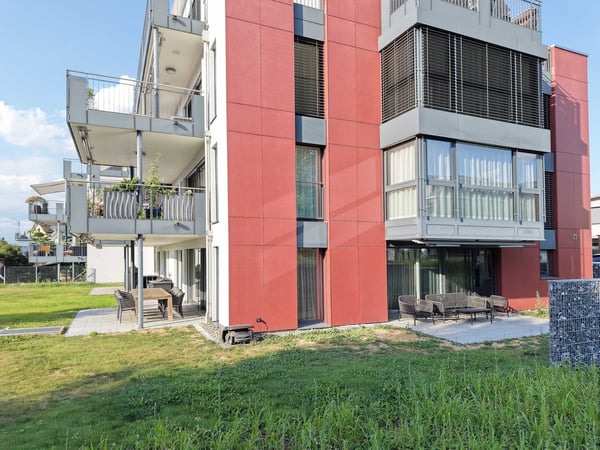 Grosse, exklusive 5.5 Zimmer-Gartenwohnung mit viel Umschwung 10