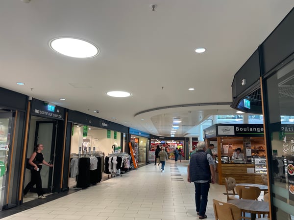 Kundenstarke Ladenfläche beim Migros Supermarkt 3