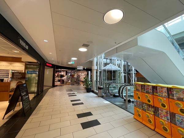 Kundenstarke Ladenfläche beim Migros Supermarkt 8