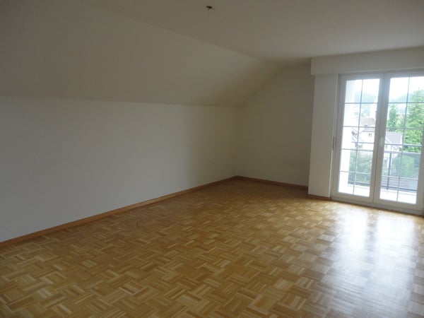 Sonnig und ruhig gelegene 3.5 Zimmer-Dachwohnung 4