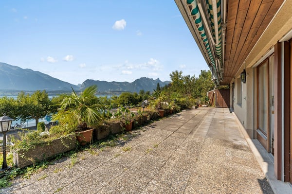 Charmante 3.5-Zimmer-Terrassenwohnung mit traumhaftem Seepanorama in Oberhofen am Thunersee 2
