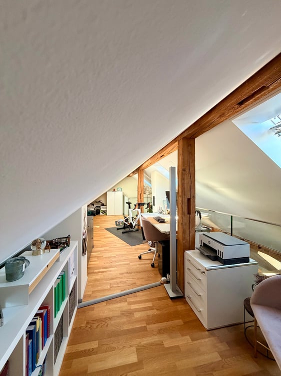 Charmante 2.5-Zimmer-Dachwohnung an ruhiger Lage in Bern 5