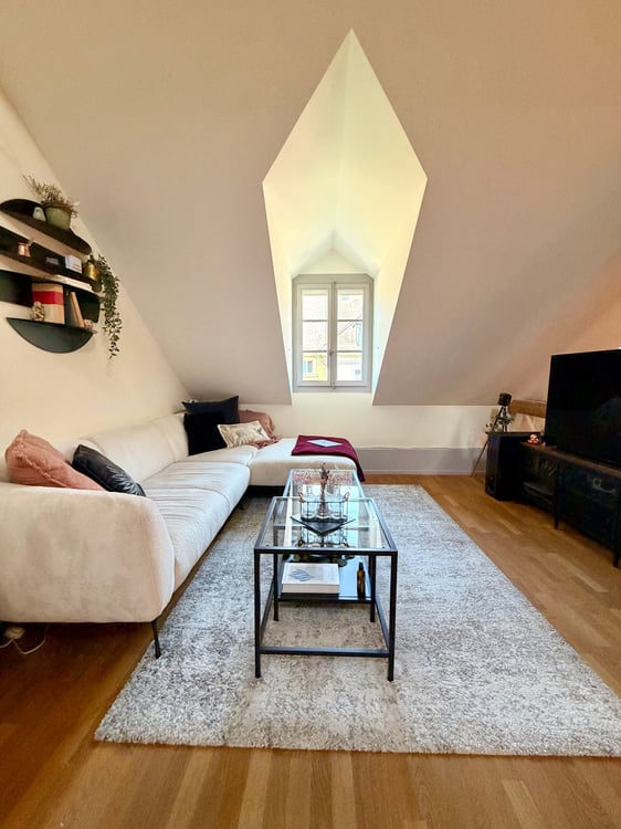 Charmante 2.5-Zimmer-Dachwohnung an ruhiger Lage in Bern 9
