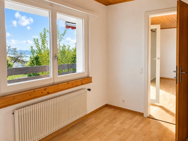 Charmantes Einfamilienhaus mit Studio und traumhafter Seesicht – Wohnen über dem Thunersee 4