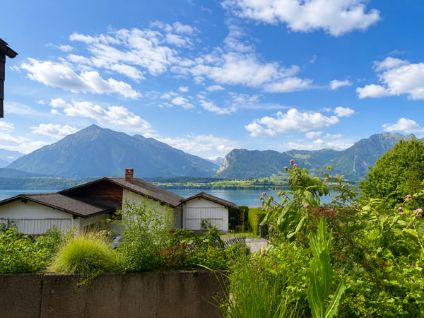 Charmantes Einfamilienhaus mit Studio und traumhafter Seesicht – Wohnen über dem Thunersee 13
