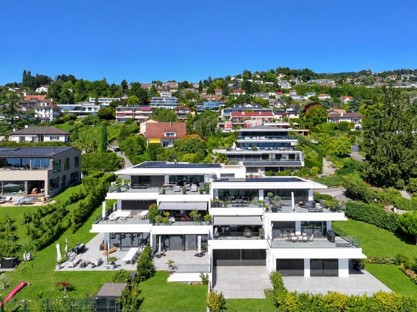 Appartement moderne de 2.5 pièces avec une terrasse de 45m2 et une vue à couper le souffle
