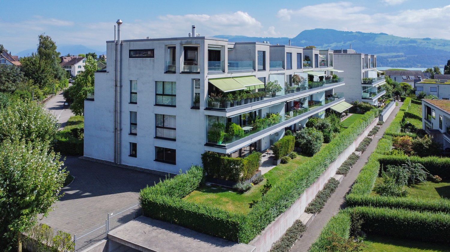 Bild Helle 2.5-Zimmer-Wohnung mit modernem Ausbau, Garten und Terrassenfläche