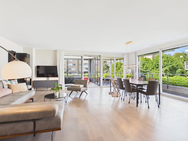 Bright 4.5-Room Minergie Apartment with Winter Garden and Balcony