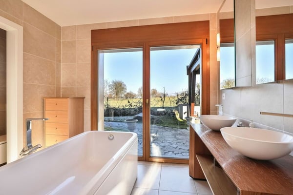 Villa avec volumes spectaculaires, baignée de lumière et emplie de charme - Multiples espaces et fort potentiel 8