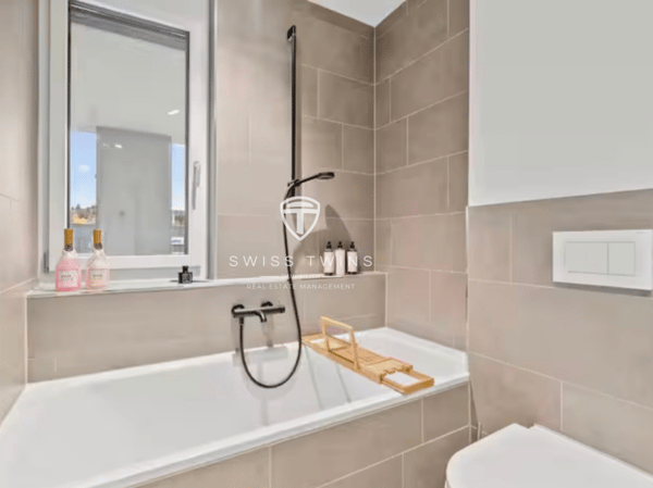 Luxuriöse 1.5-Zimmer-Terrassenwohnung mit 132m² Privat-Terrasse und traumhafter Aussicht auf Pilatus & Rigi 2