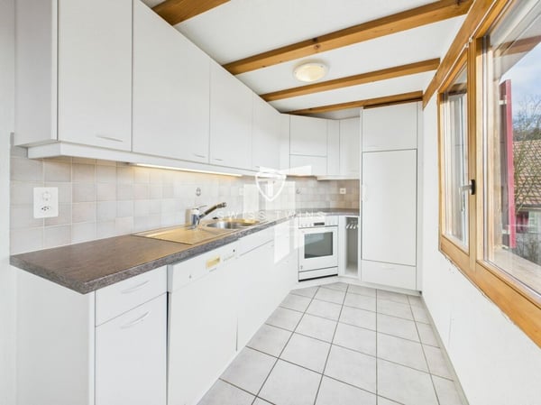 Charmante 4.5-Zimmer-Maisonettewohnung in ruhiger, grüner Umgebung 2