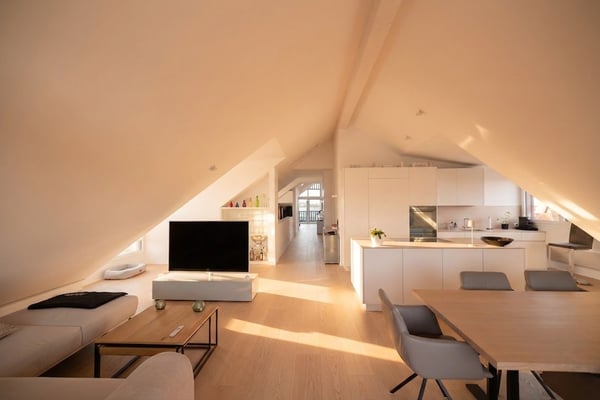 Exklusive 4.5-Zimmer-Dachwohnung: Luxuriöses Penthouse-Feeling über dem Nebelmeer 1