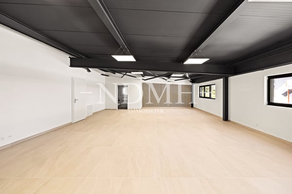 Espace professionnel lumineux et modulable en zone d'activités 3